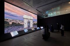 いよいよ開幕「クリストとジャンヌ=クロード "包まれた凱旋門"」／Exhibition view of "Christo and Jeanne-Claude 'L'Arc de Triomphe, Wrapped'" 